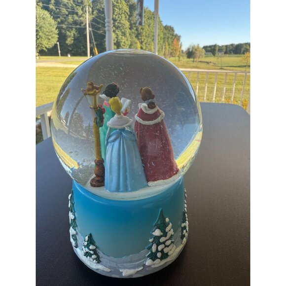 Disney Princesses Enesco Musical Water Snow Globe We Wish You a Merry Christmas - Picture 3 of 6